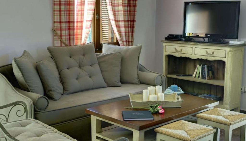 Adastra Ithaca Luxury *