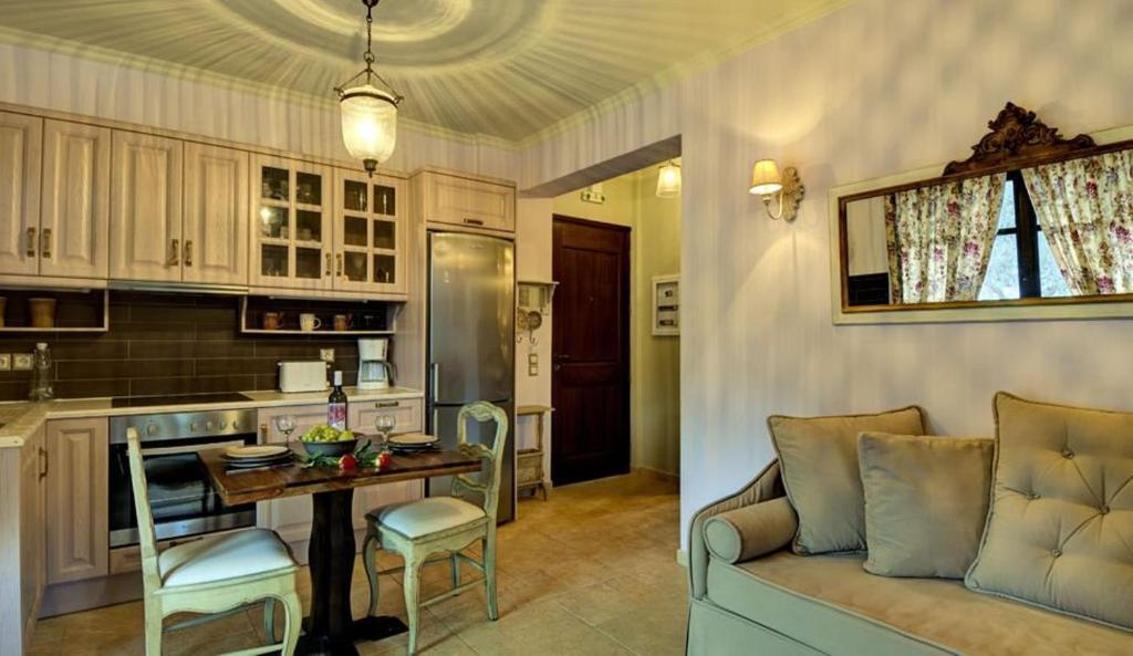 Adastra Ithaca Luxury *